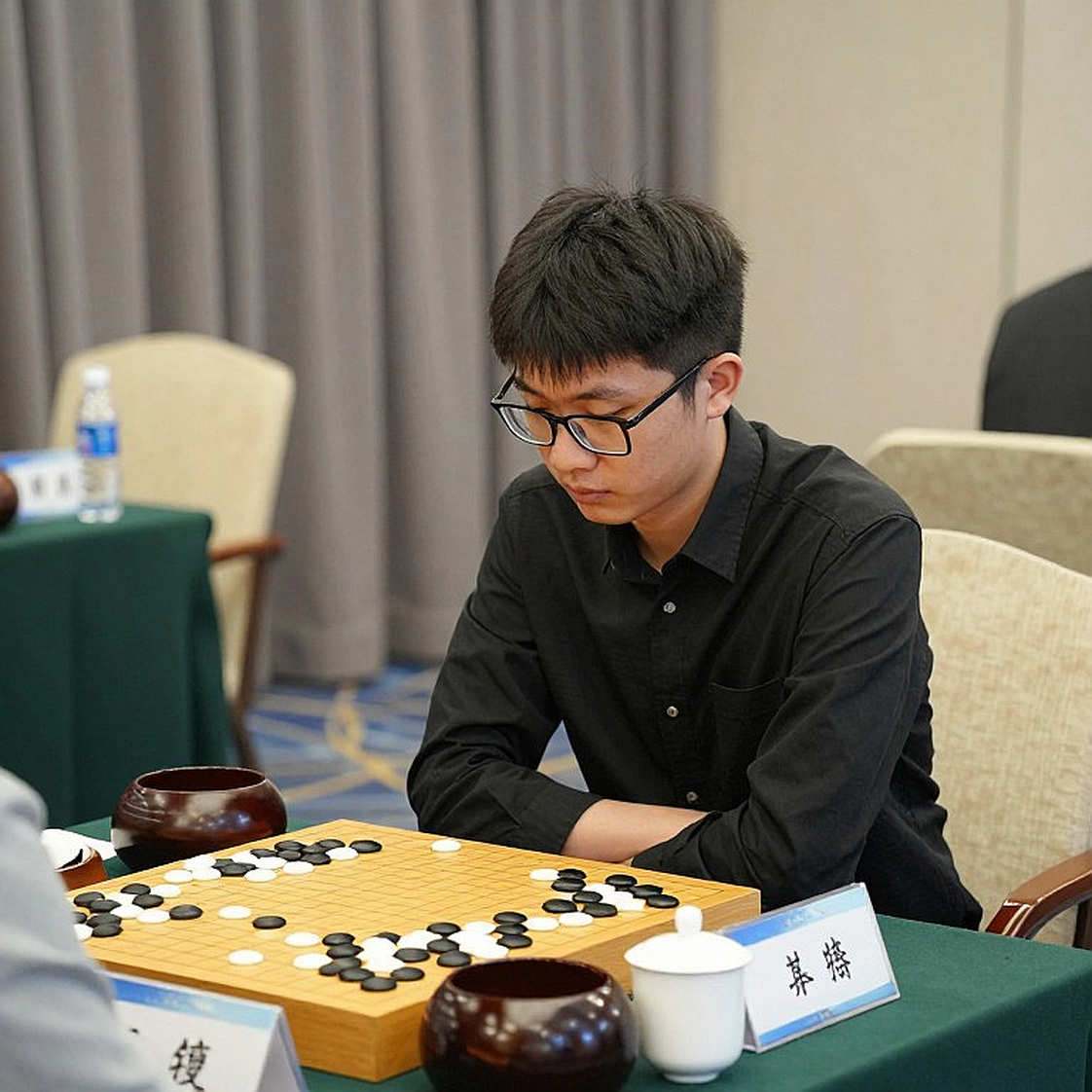 ChessBase Magazine #225: bốn cái tên chú giải, 27 ván cờ ngắn và một tựa đề đi trước nội dung