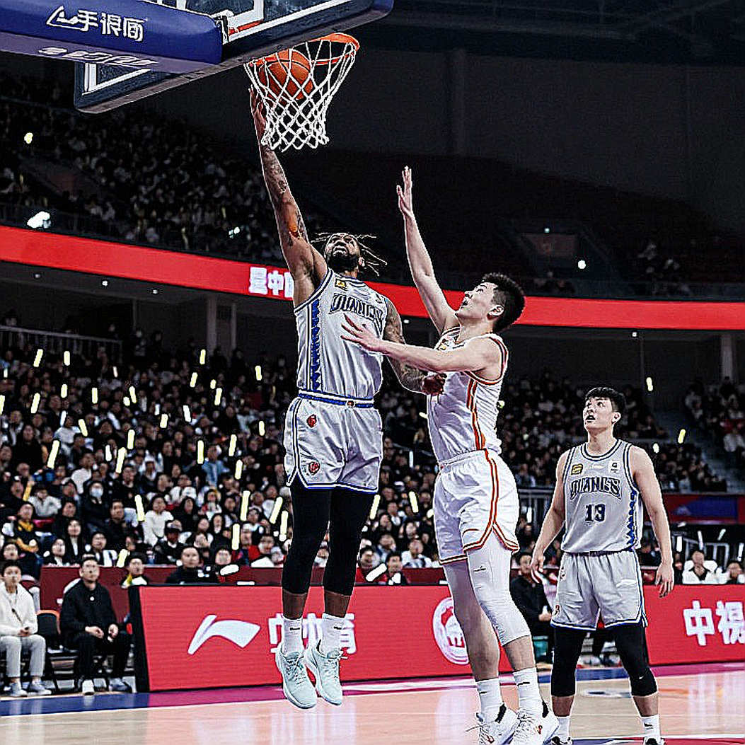 Án phạt sau vụ ẩu đả chung kết bóng rổ Hy Lạp: Jones bảy trận, Nunn hai trận, Panathinaikos mất hai điểm