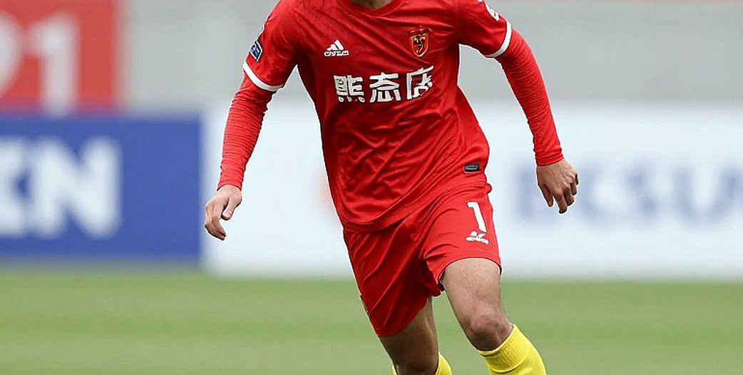 Bảng lương mờ của V.League: Dấu vân tay của những hợp đồng không bao giờ được công bố