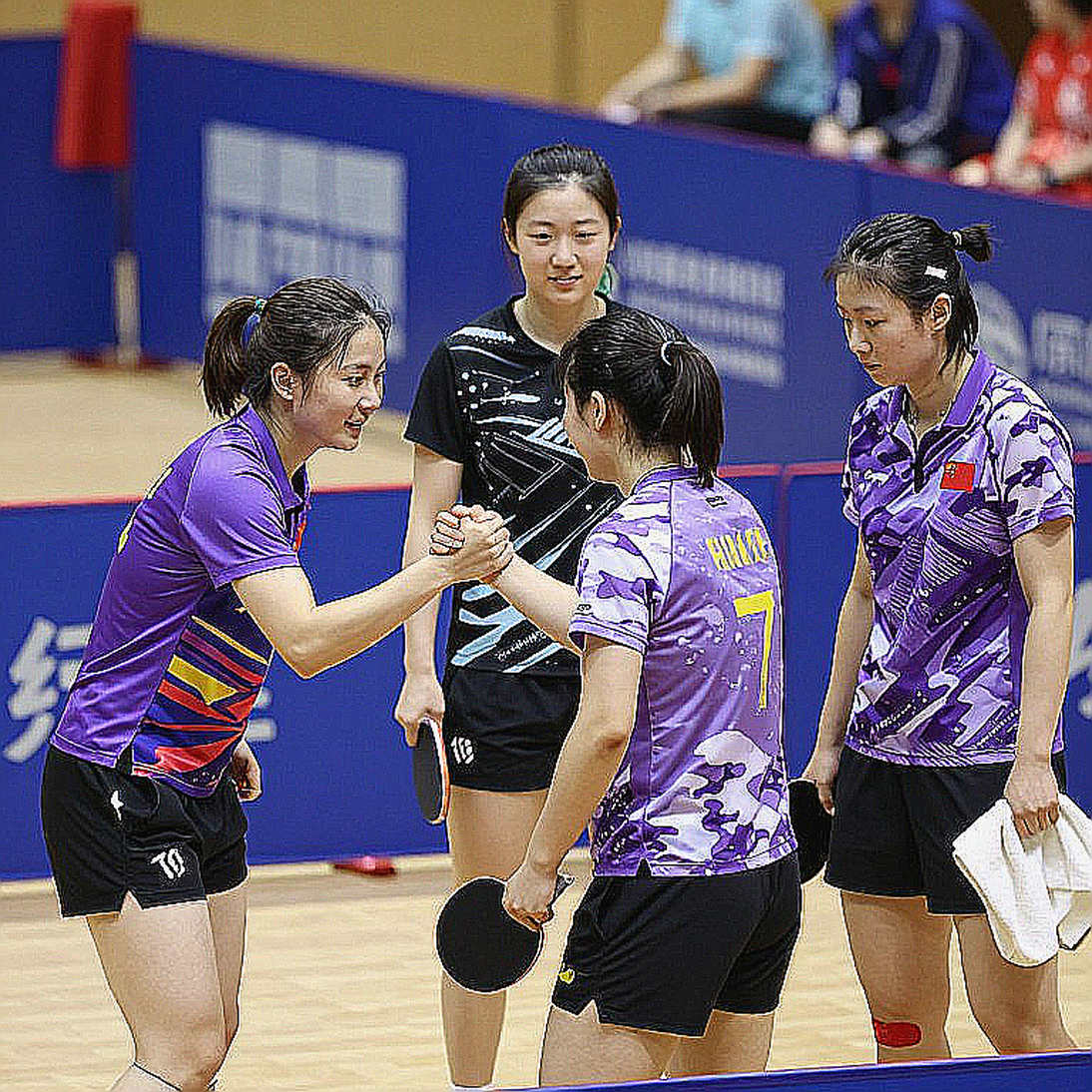 Điều khoản giải phóng, quỹ lương và cột dữ liệu thứ tư: cách đọc kỳ chuyển nhượng 2026 bằng phương pháp