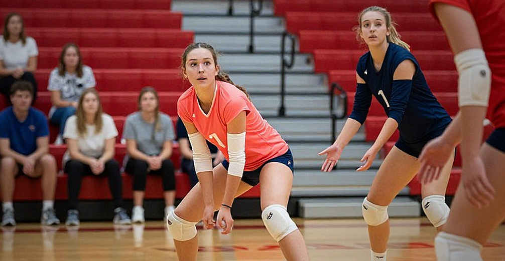 Nebraska quét Creighton 3-0 và kỷ lục 15.405 khán giả: khi dữ liệu kể câu chuyện của bóng chuyền nữ đại học Mỹ