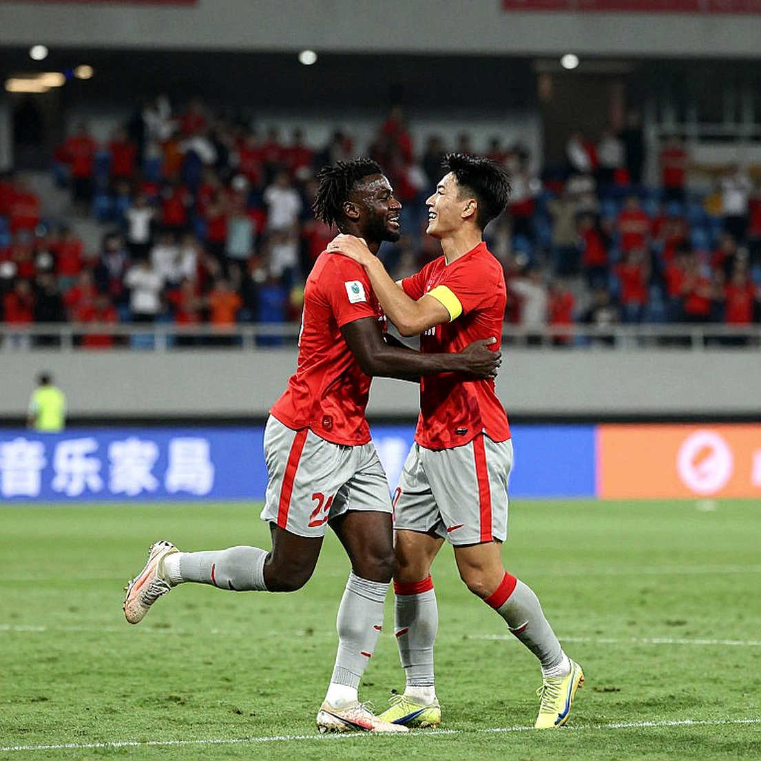 Al-Ahli – Al-Khaleej bị hoãn: một chuyến bay không cất cánh, bốn trận lớn cùng ngày và khoảng trống trong lịch thi đấu Saudi