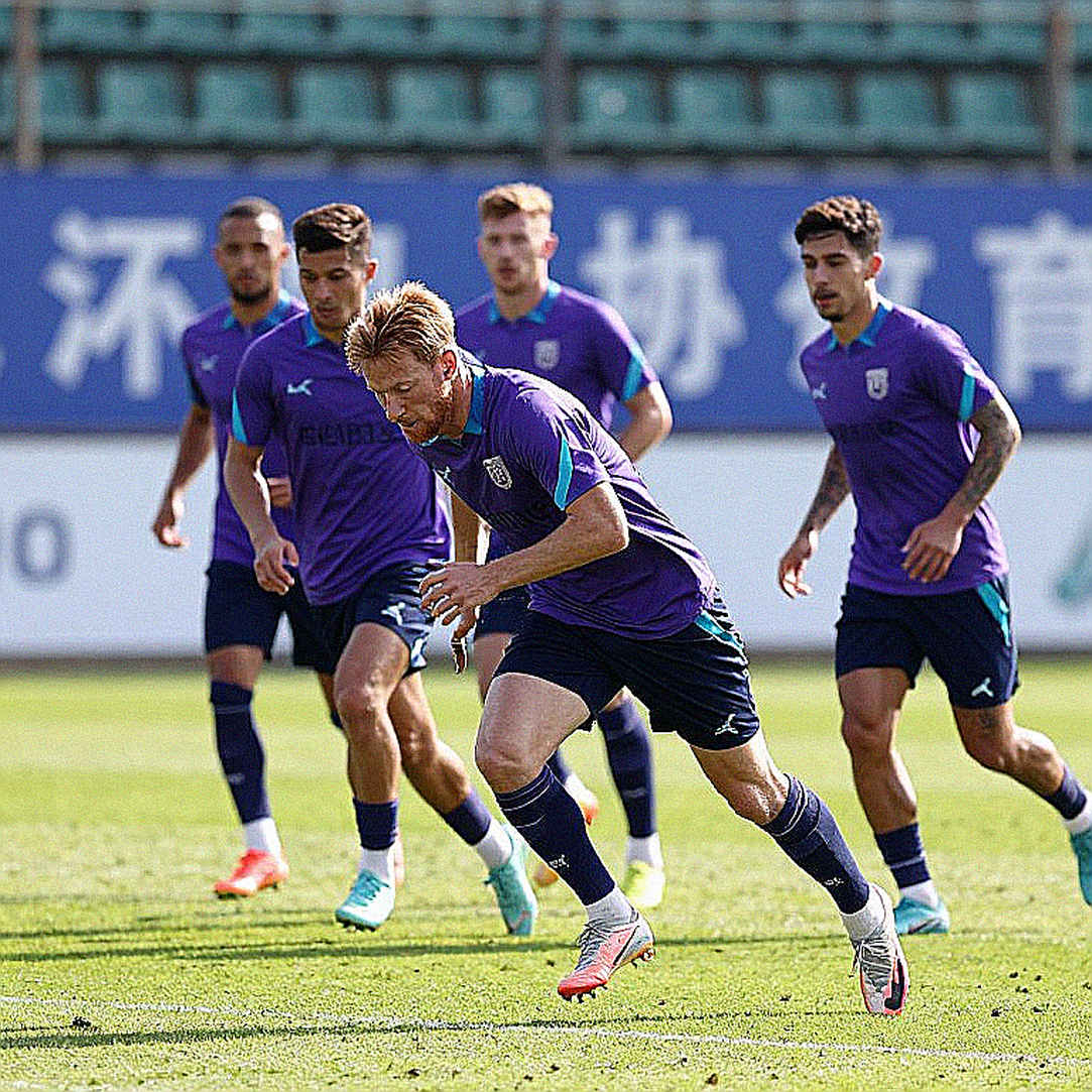 Jota và chín tháng trong bóng tối: Celtic đón lại một cầu thủ chạy cánh, không phải một phép màu